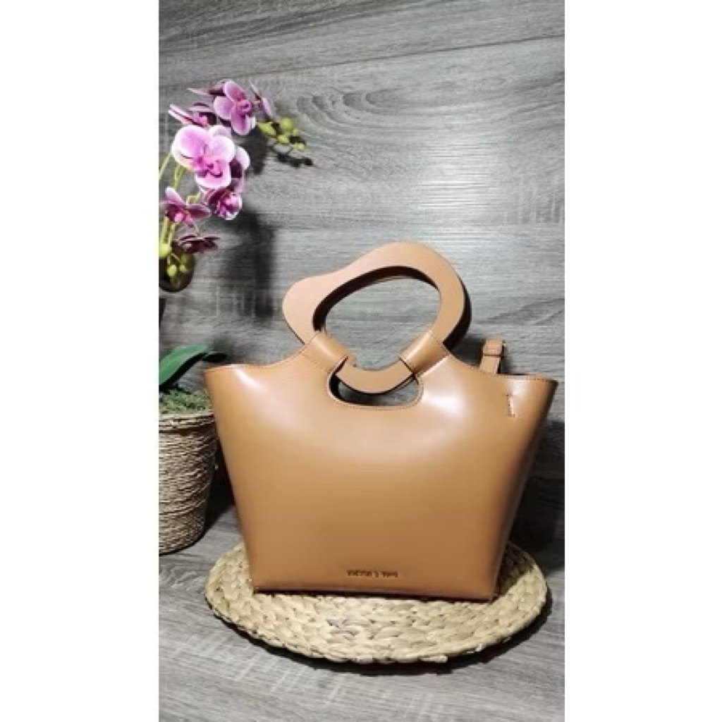 Charles and Keith Preloved