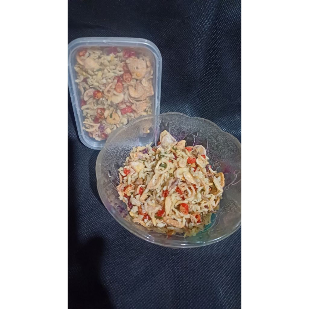 

teri medan bawang goreng kriuk dan lezat untuk campuran nasi putih, nasi goreng dll