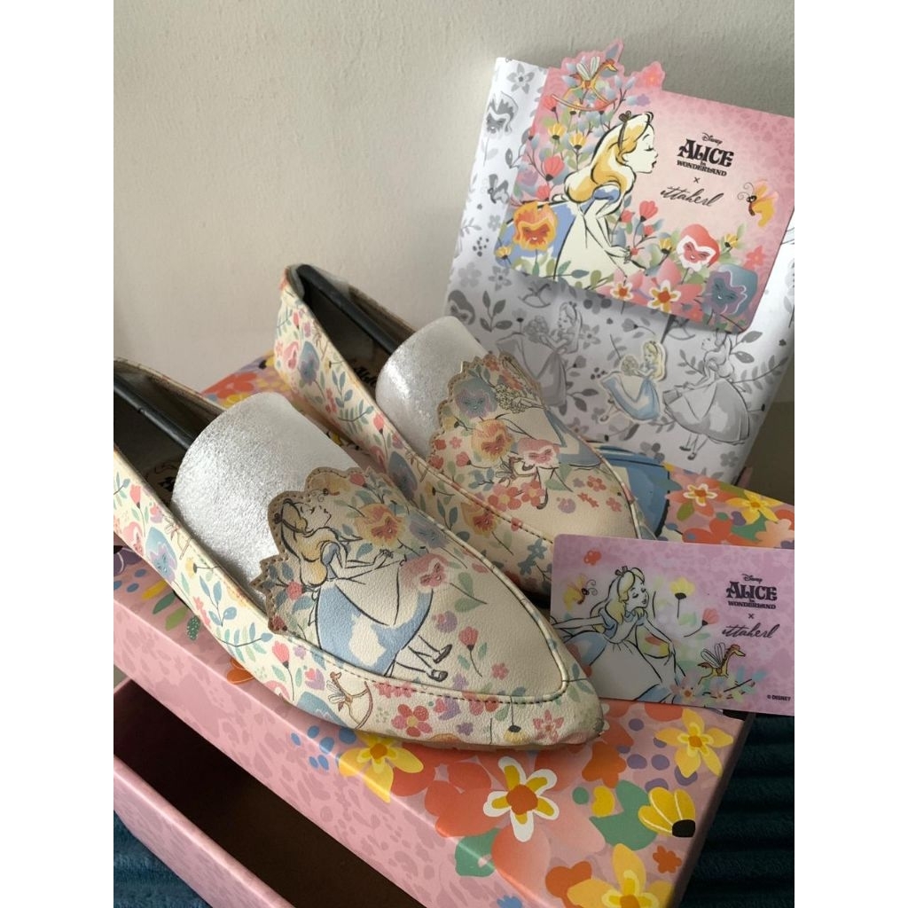 Ittaherl x Disney Alice in Wonderland Alice curious daisy loafer cloud Size 38