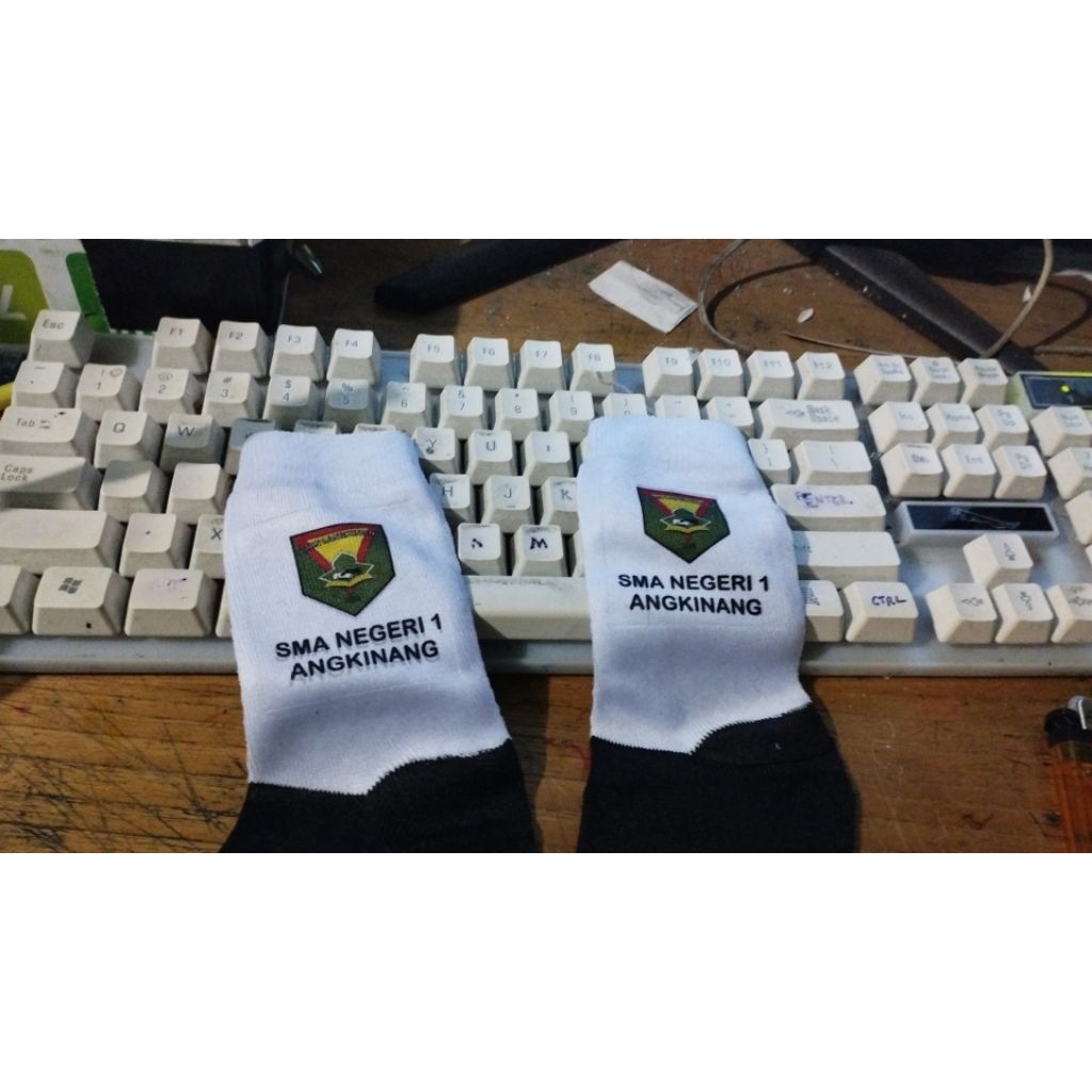 

Kaos Kaki sekolah putih costum