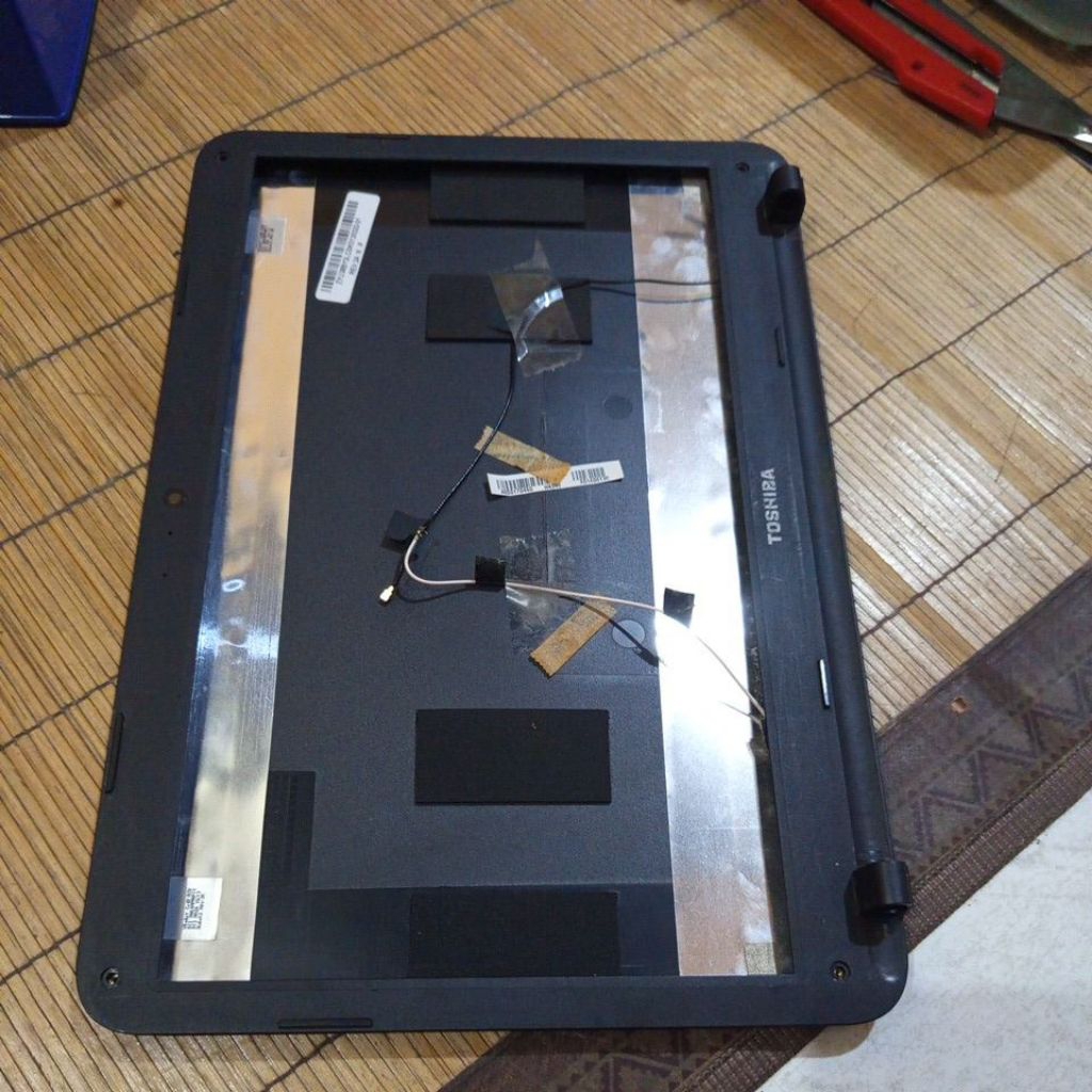 Casing LCD (Frame + Cover) Toshiba C800
