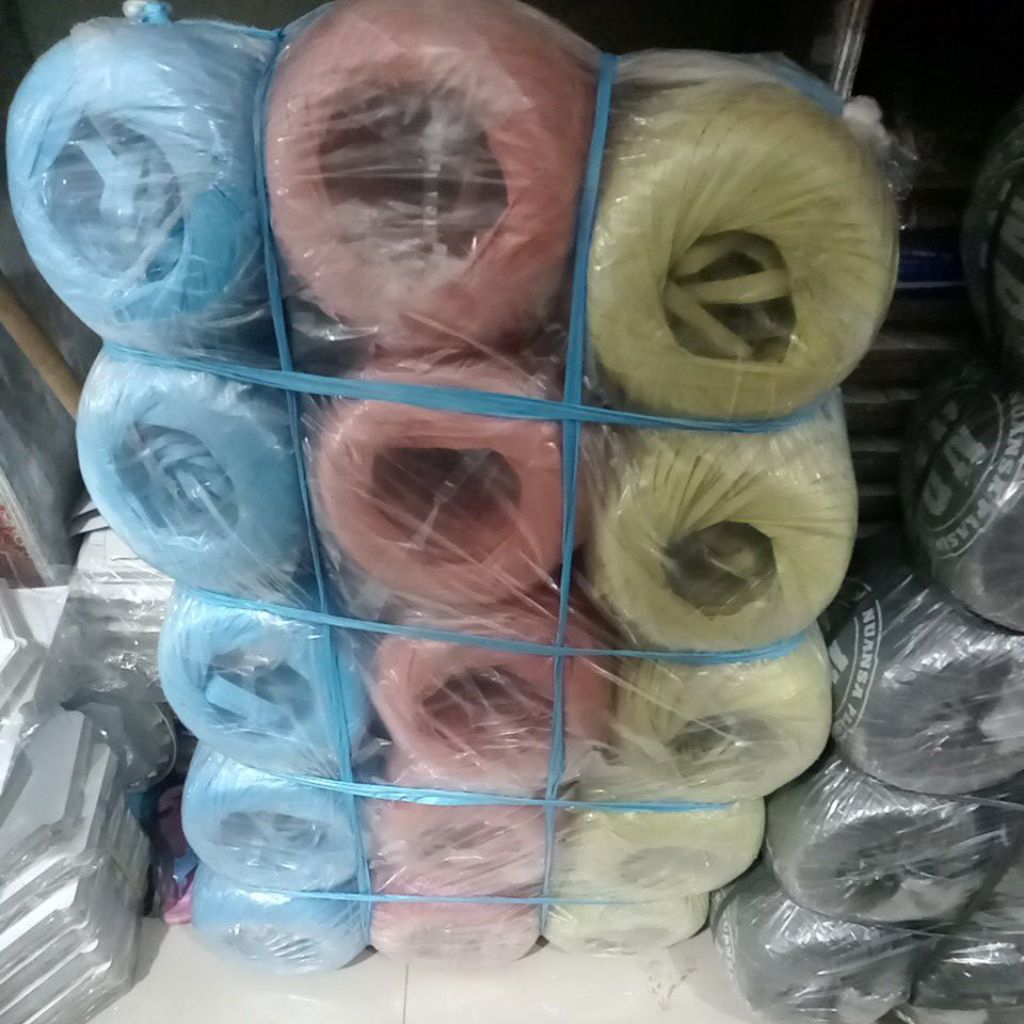 

tali rafia warna warni dan warna hitam