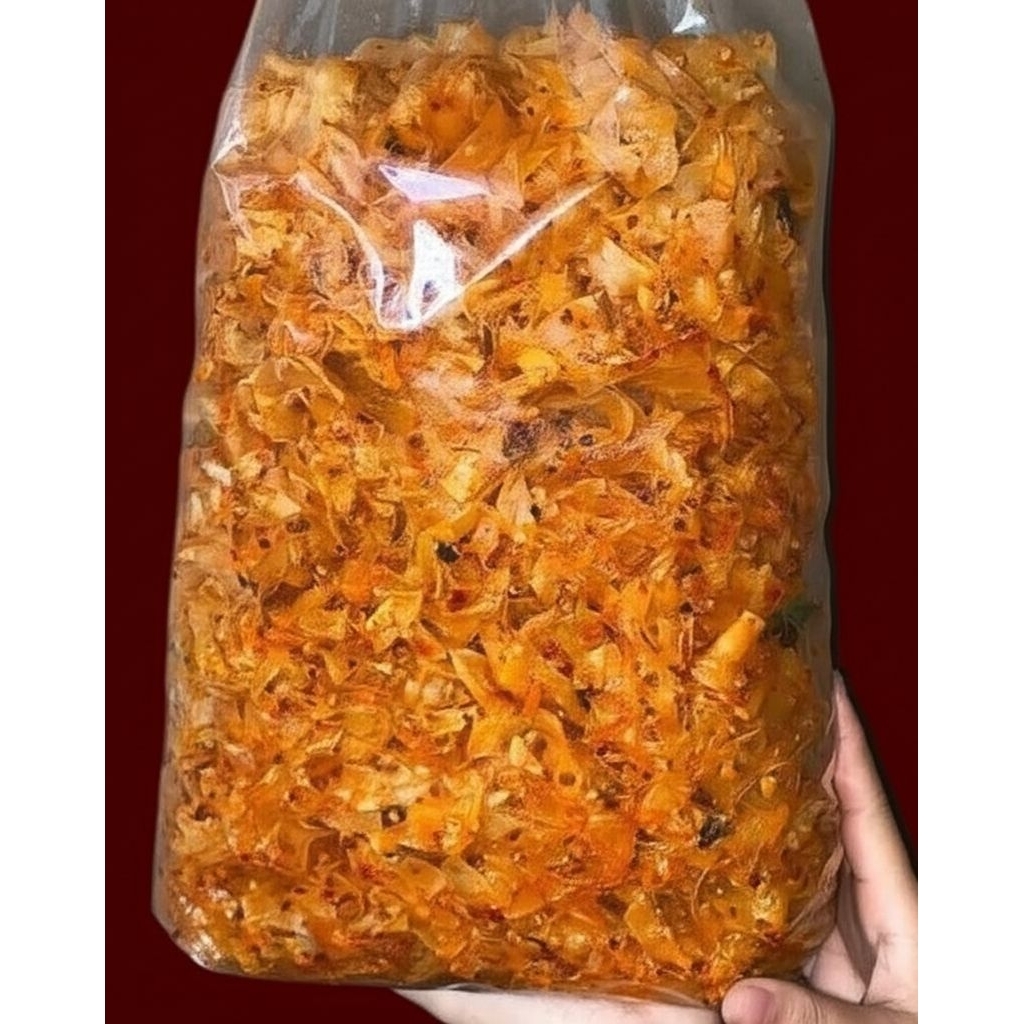 

Keripik Singkong Kriwil pedas daun jeruk dengan chili oil.
