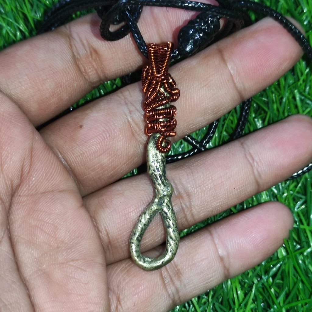 kalung etnik liontin wire wrapping model cemeti Kuningan