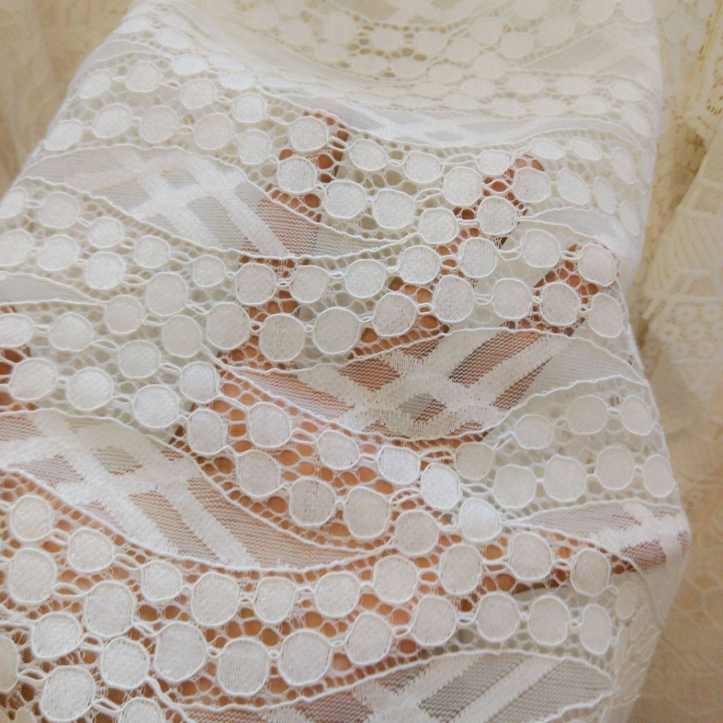 Kain Tile Brokat Premium Mewah Motif Polkadot Rantai | Kain Kebaya & Gaun Pesta - Meteran tgt