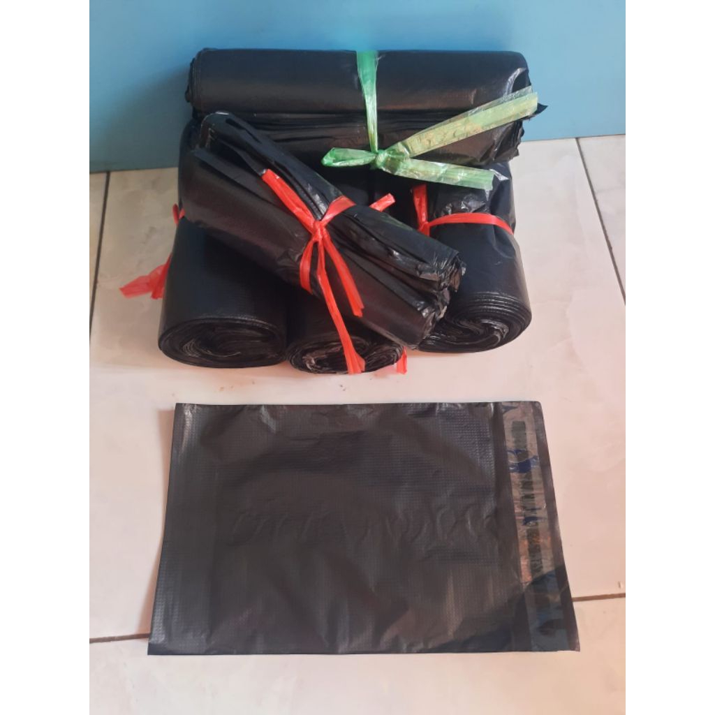 

Kantong Plastik Polymailer / Plastik Packing Hitam Polos Tebal isi 100pcs