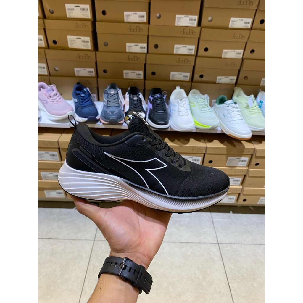 Sepatu diadora original pria / Diadora nada mens running shoes-black