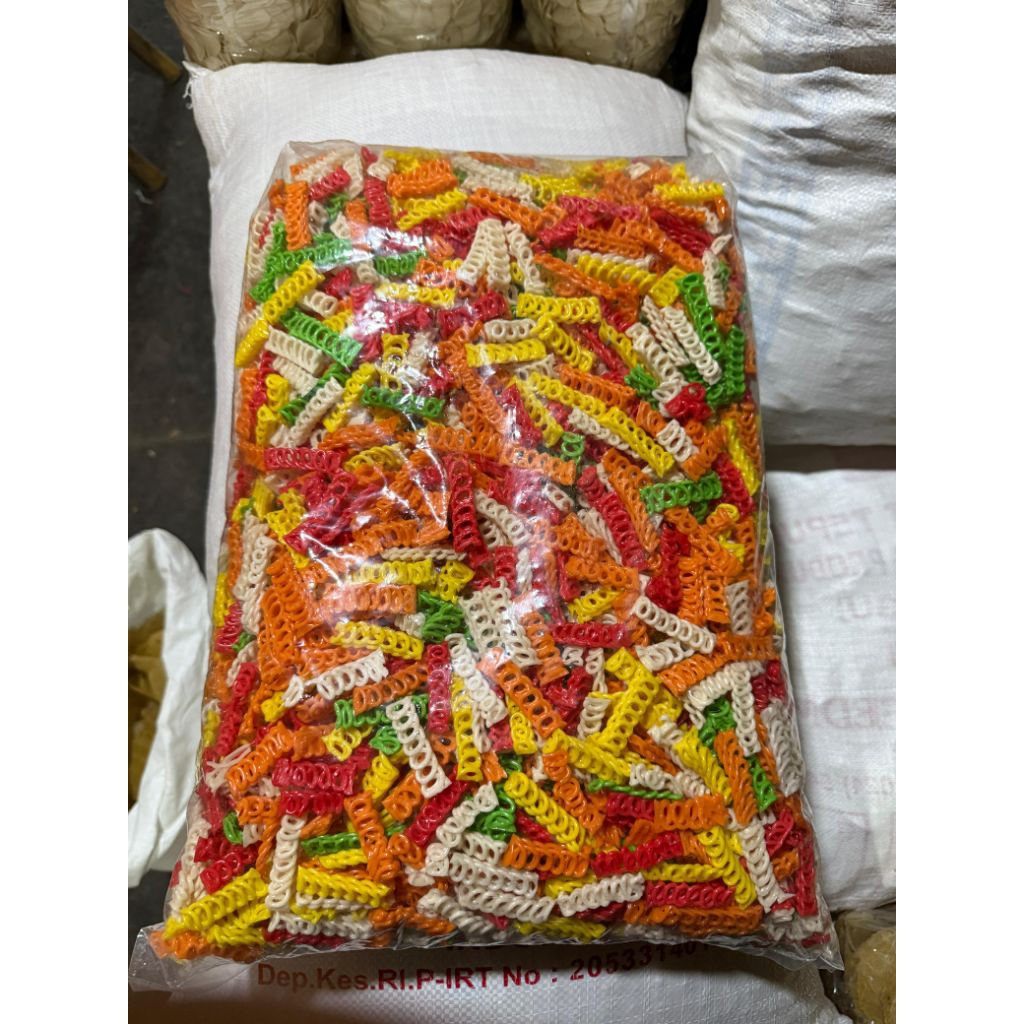 

kerupuk kepang/rantai/tangga warna 500 gram