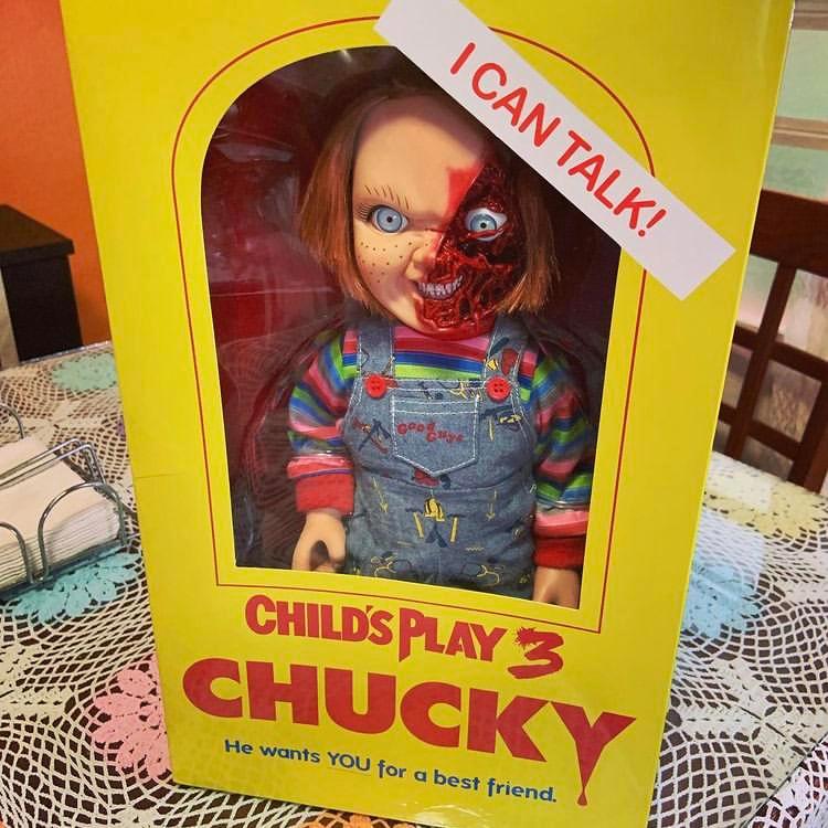 Boneka chucky pizza face mezco original