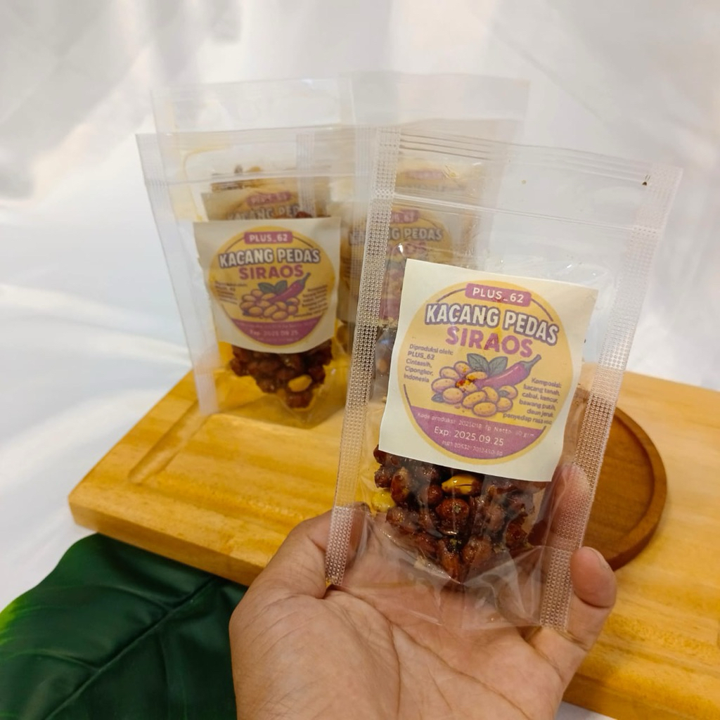 

Kacang pedas cemilan kacang-kacang Gurih Aroma daun jeruk redy stok sudah izin PIRT.
