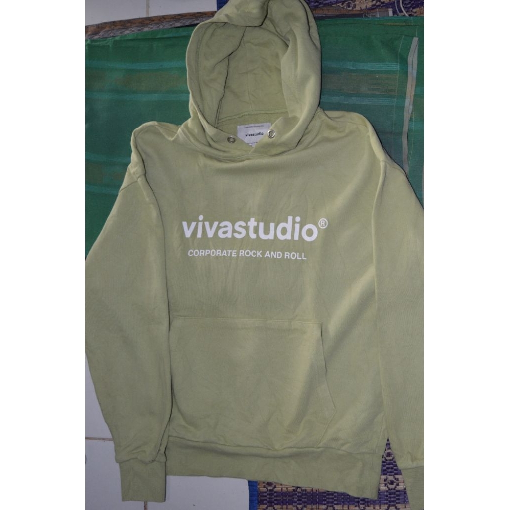 hoodie vivastudio on tage m