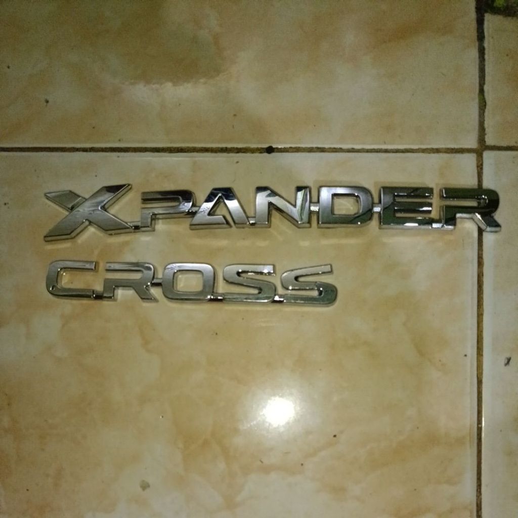 emblem xpander cross original