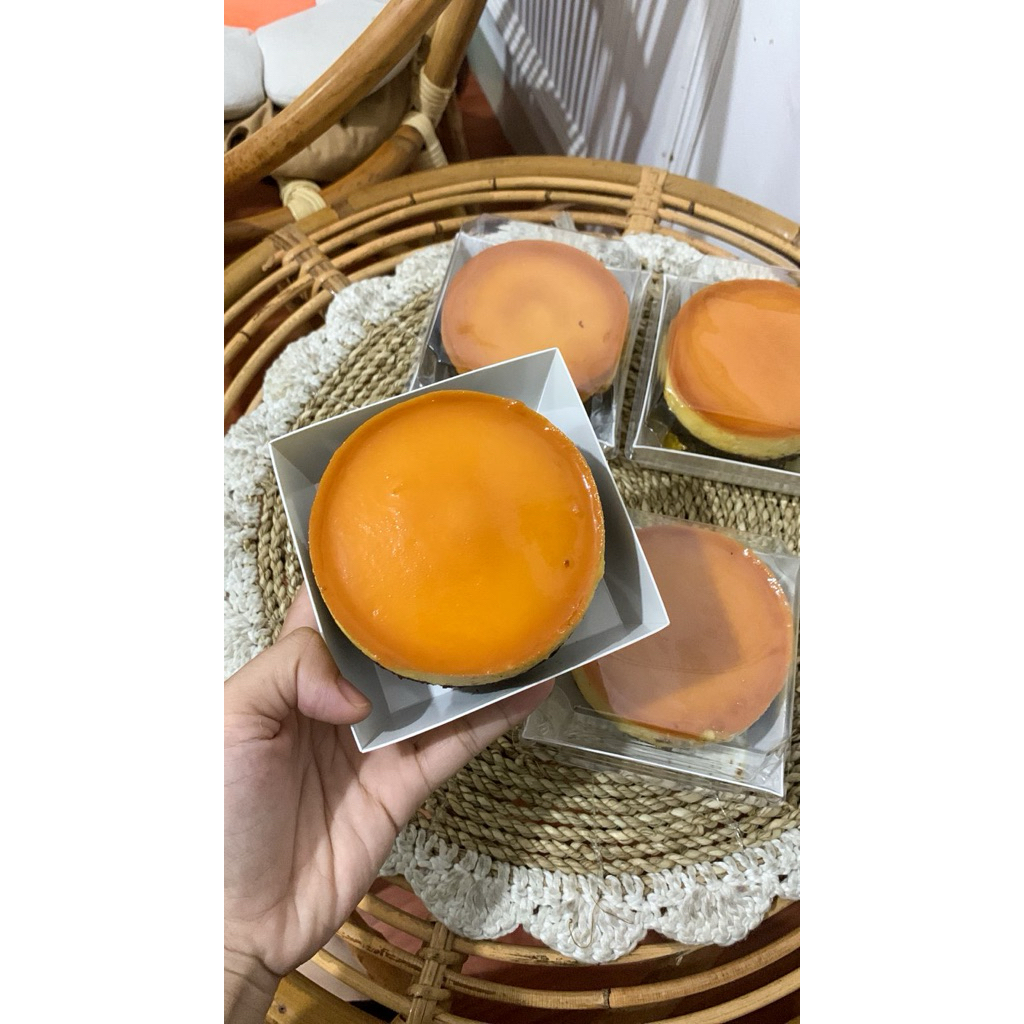 

brownies kukus keju karamel size 10cm /box