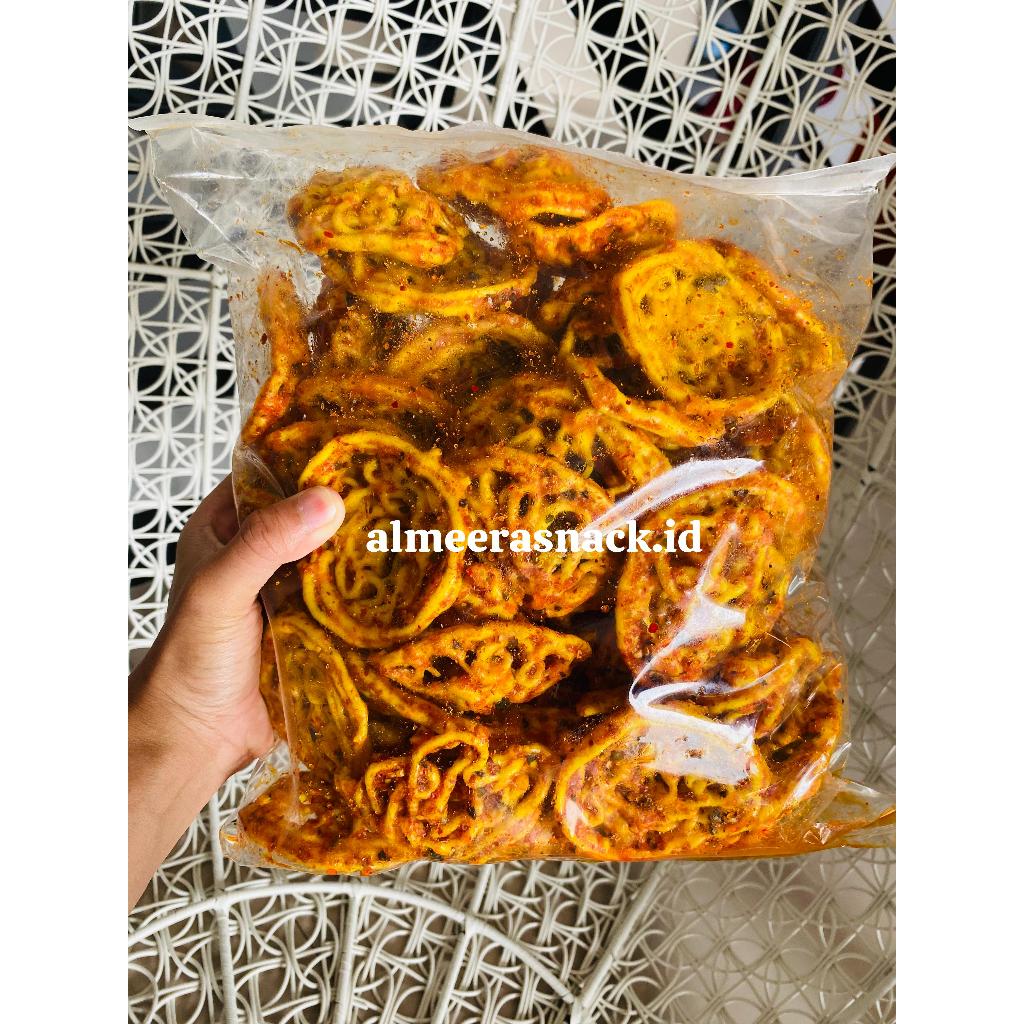 

kerupuk mie/pukmi 1kg pedas daun jeruk bumbu melimpah
