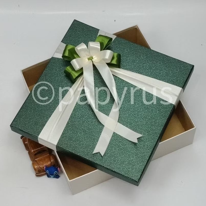 

PAPYRUS Kombinasi 35x35 Tinggi 8cm Kotak Kado Gift Box Hadiah V2