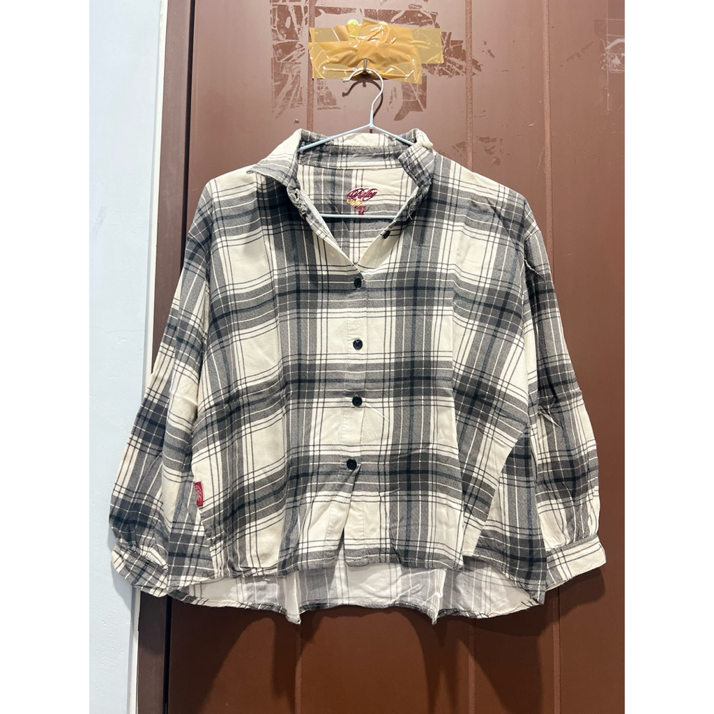 Preloved kemeja wanita nevada motif kotak-kotak