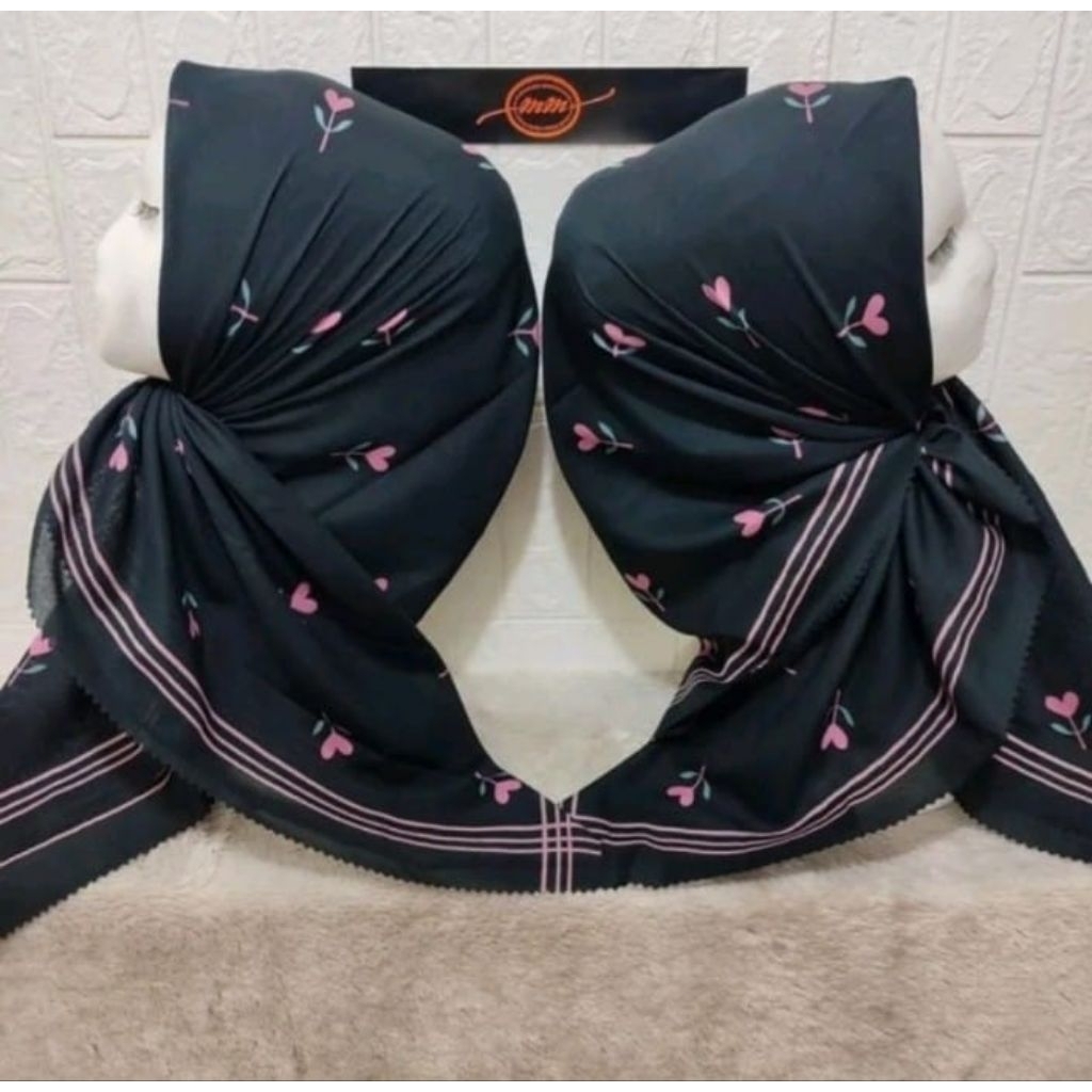 KERUDUNG SEGI EMPAT HIJAB MOTIF BUNGA TULIP HITAM MAROON