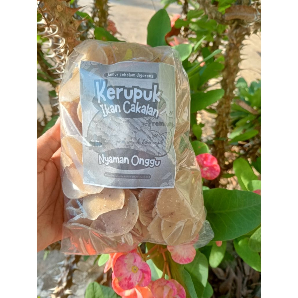 

KERUPUK MENTAH/KERUPUK IKAN CAKALAN/KEMASAN 330 gram