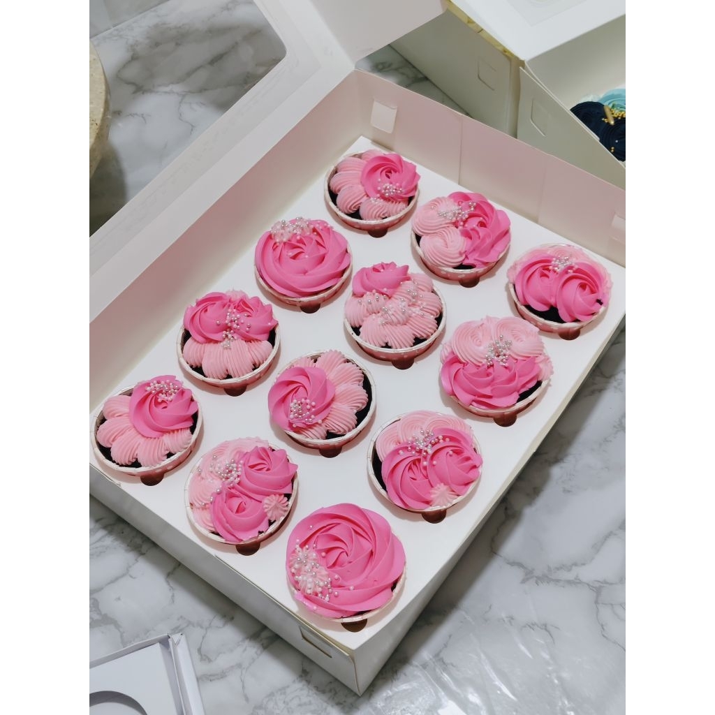 

Cupcake Ultah Buttercream Set Isi 12/ Cupcake Karakter/ Cupcake Cantik