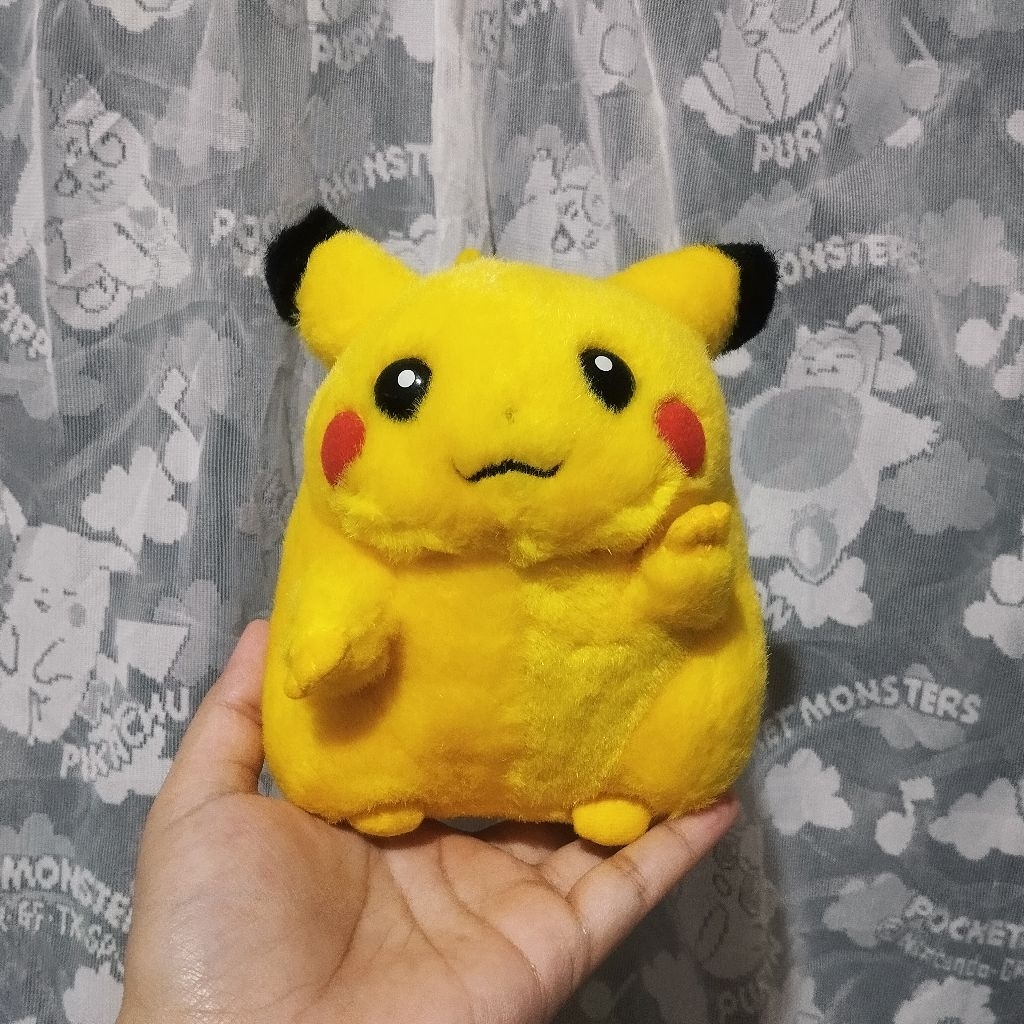 BONEKA POKEMON PIKACHU VINTAGE tomy