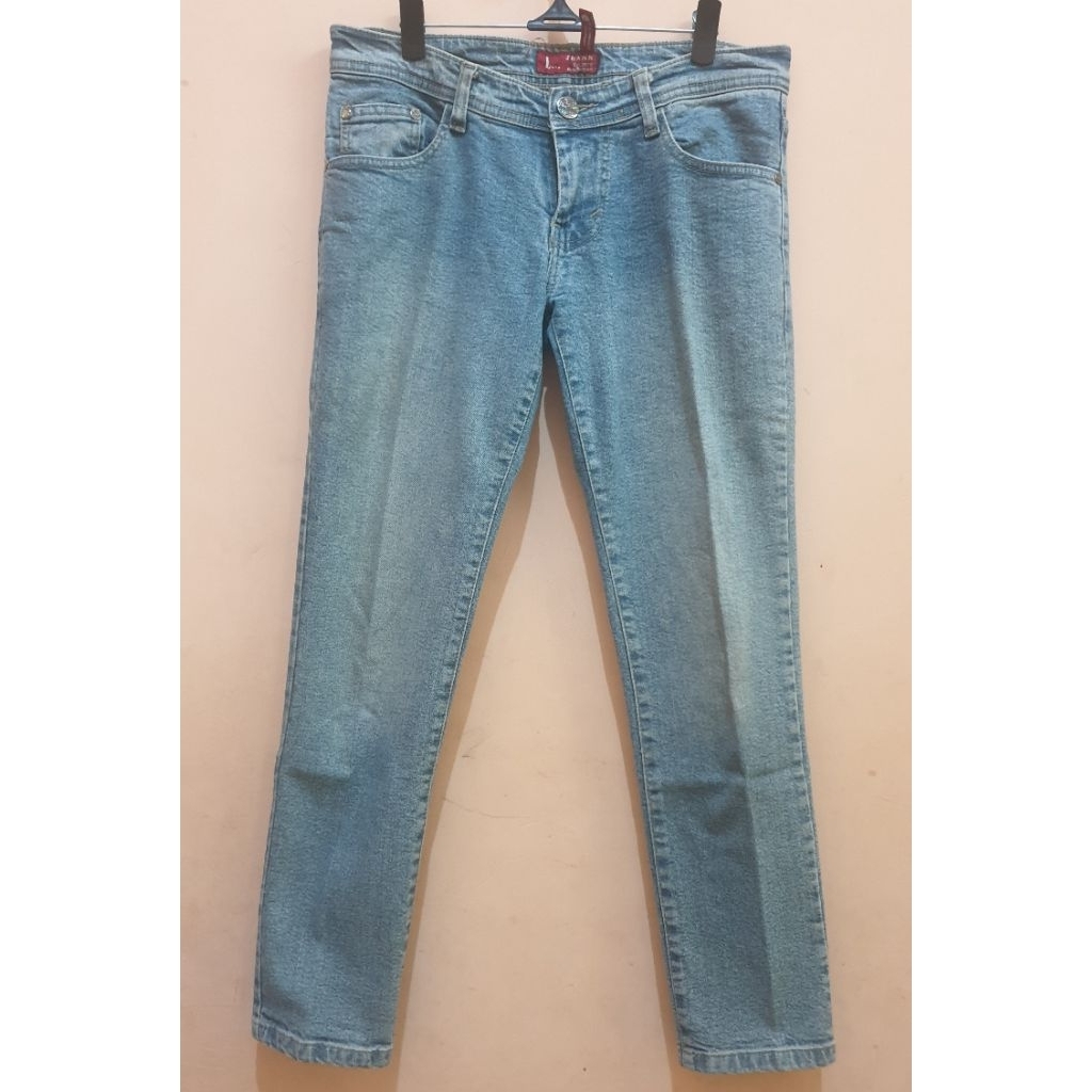 Preloved Celana Skinny Jeans Wanita Logo