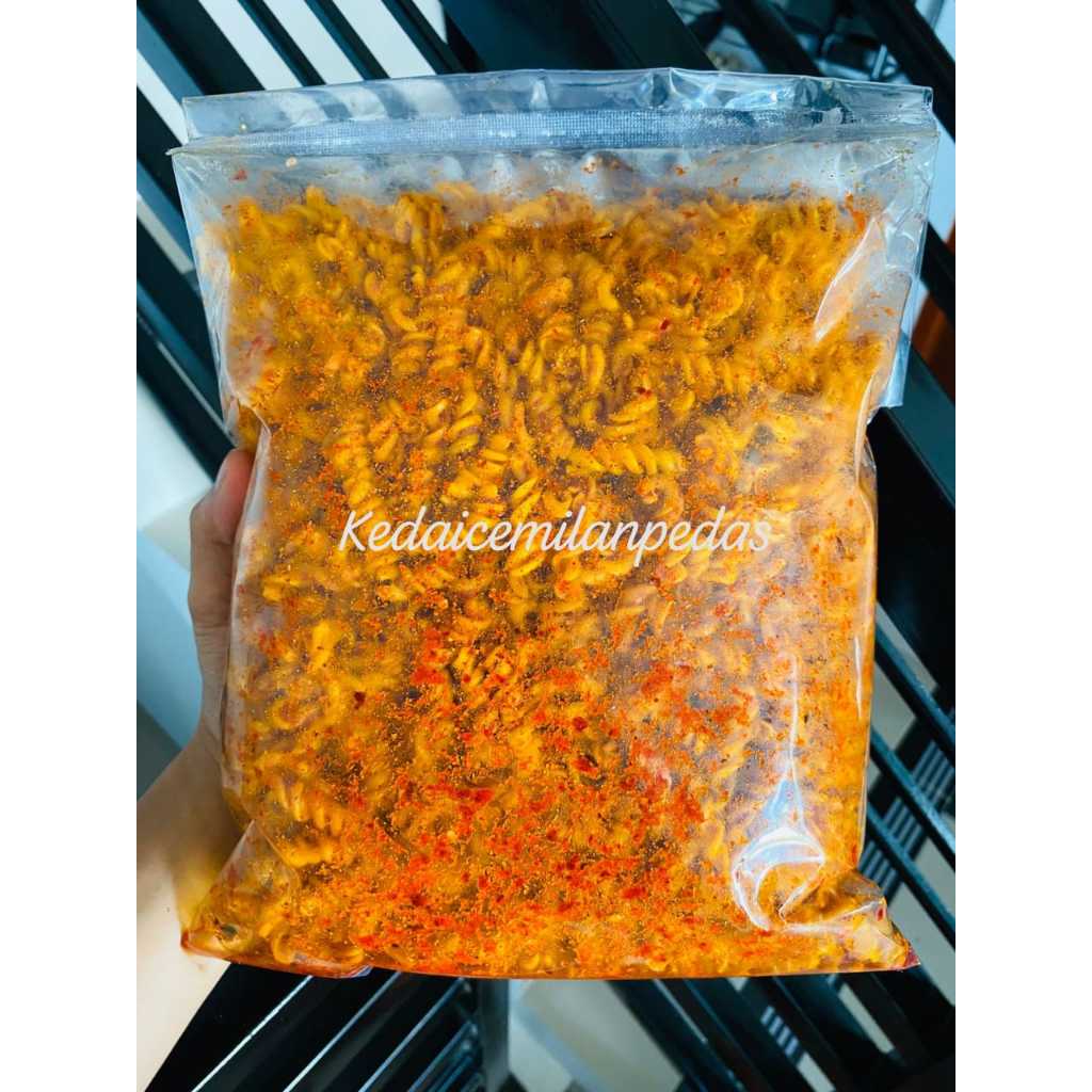 

seblak kering makaroni spiral/makaroni kriwil/makaroni ulir ready varian rasa pedas daun jeruk/original daun jeruk kemasan 1kg 500gr 250gr 100gr