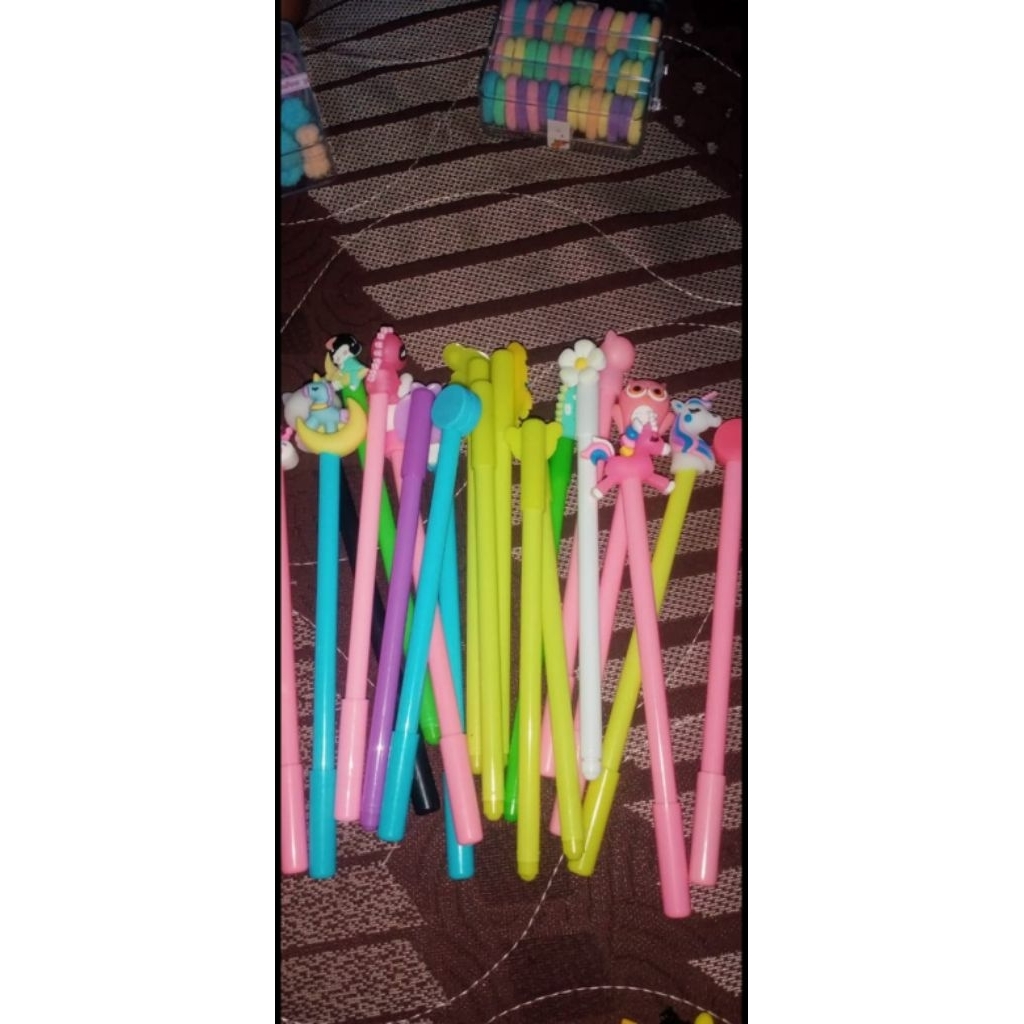 

Pulpen GEL karakter lucu / pulpen gel anak cute / Pulpen gel warna warni karakter