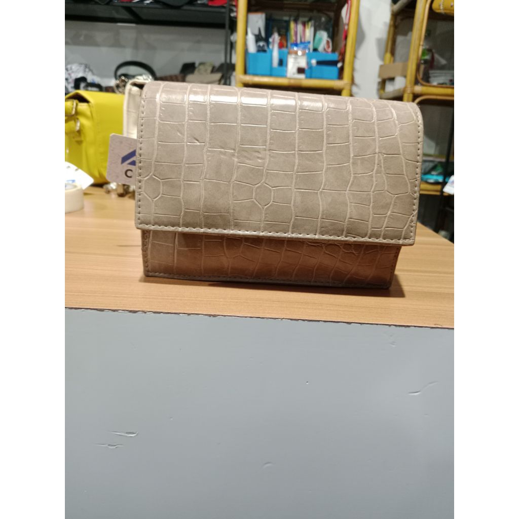 tas selempang coklat