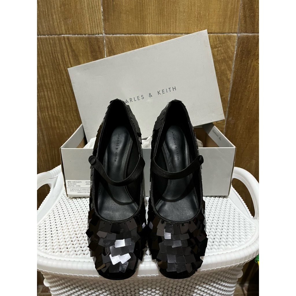 [Preloved] CHARLES and KEITH Sepatu Wanita Sequinned Satin Mary Janes Heels Pump