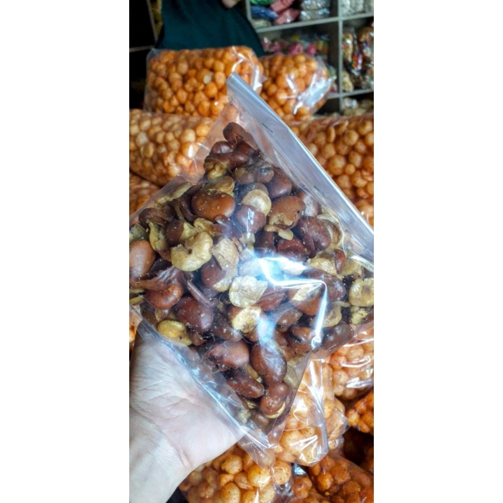 

Kacang Roay Cemilan Kacang 250gr