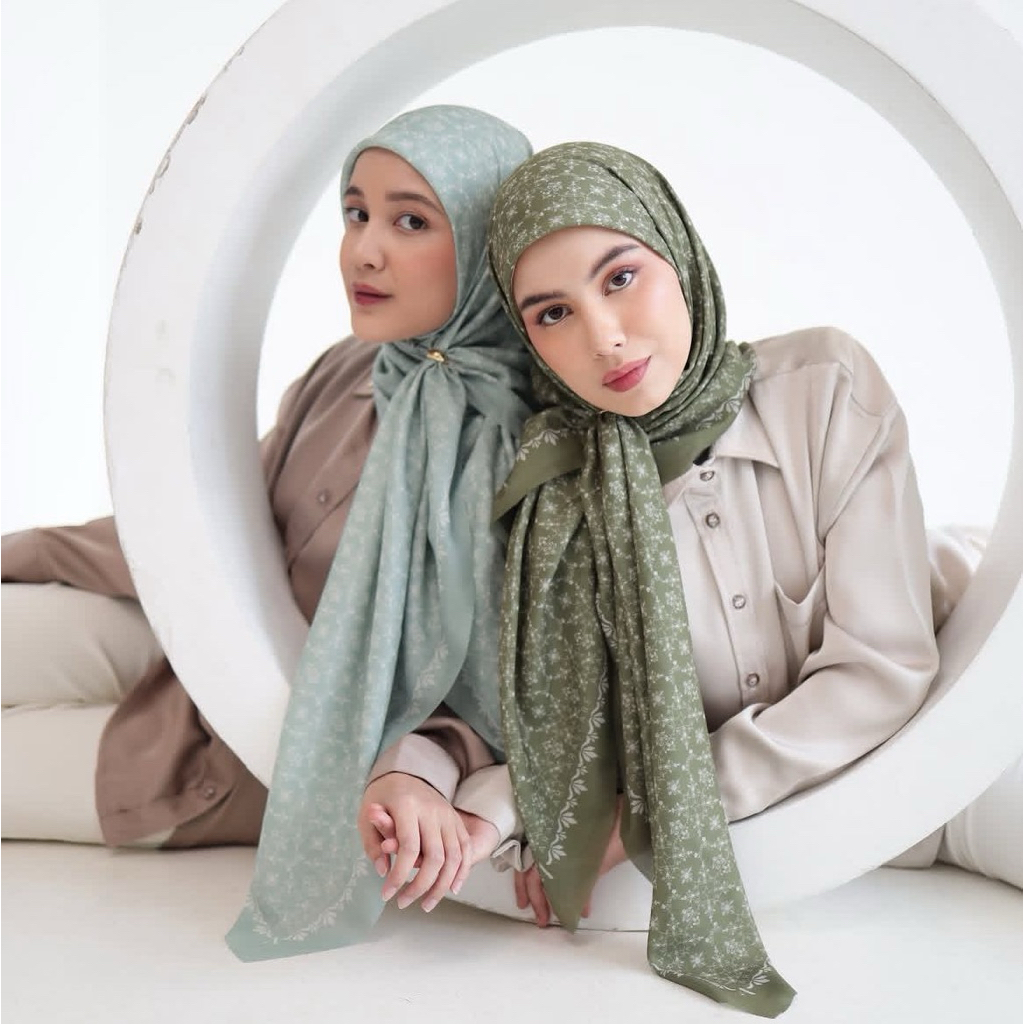 JUNE MONOGRAM SERIES ARASCARF