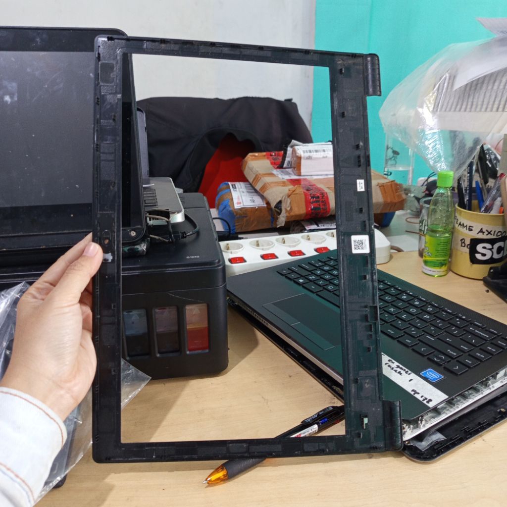 [ MINUS ]Frame depan LCD Copotan Lenovo Ideapad V130-14IKBORIYang lainnya bekas pamakaian normal