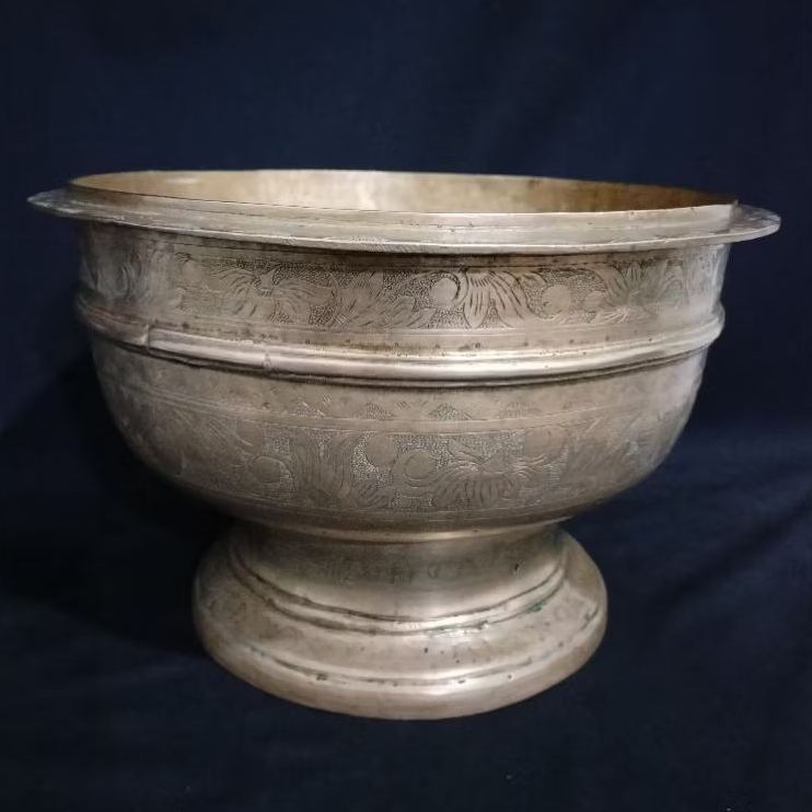 Bokor ukir kuningan lawas Besar ( bjtk11)