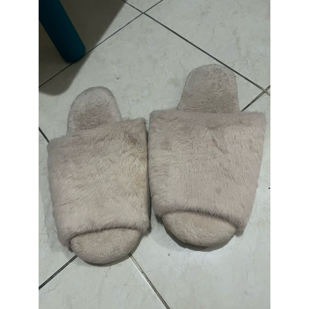 preloved sandal rumah uniqlo ori