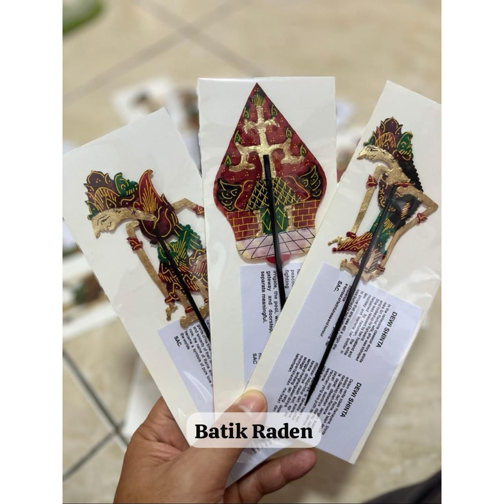 

Pembatas Buku Kulit Wayang Karakter