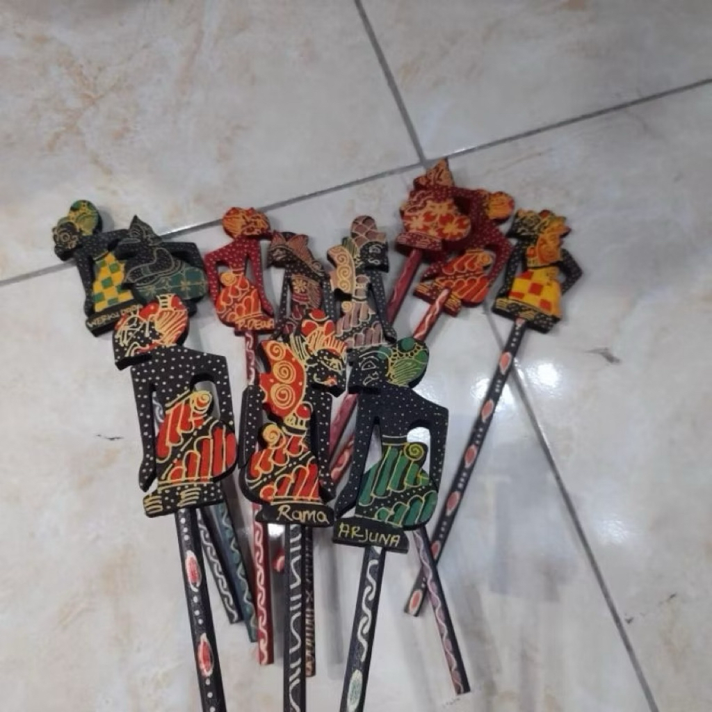 

Pensil Wayang Batik Souvenir