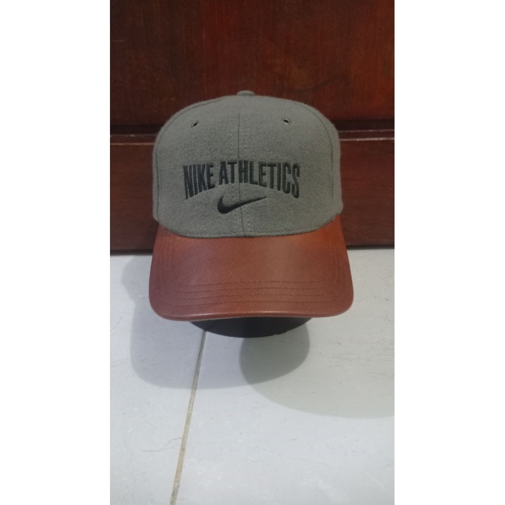 Topi nike vintage 90s bahan wool visor kulit