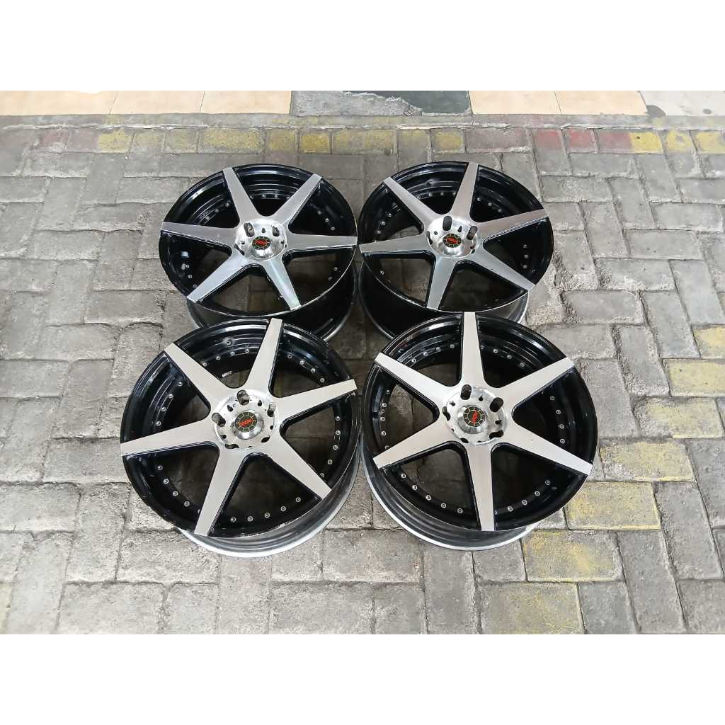 VELG MOBIL RACING VOSSEN RING 17 LEBAR 7,5 LUBANG BAUT PCD 5X114 ET45 INNOVA PELEK