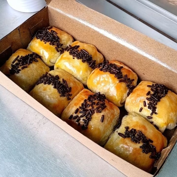 

Destiny Bakery - Bolen Lapis Premium | Pisang Coklat / Coklat Keju / Keju / Coklat | Oleh-oleh Kekinian