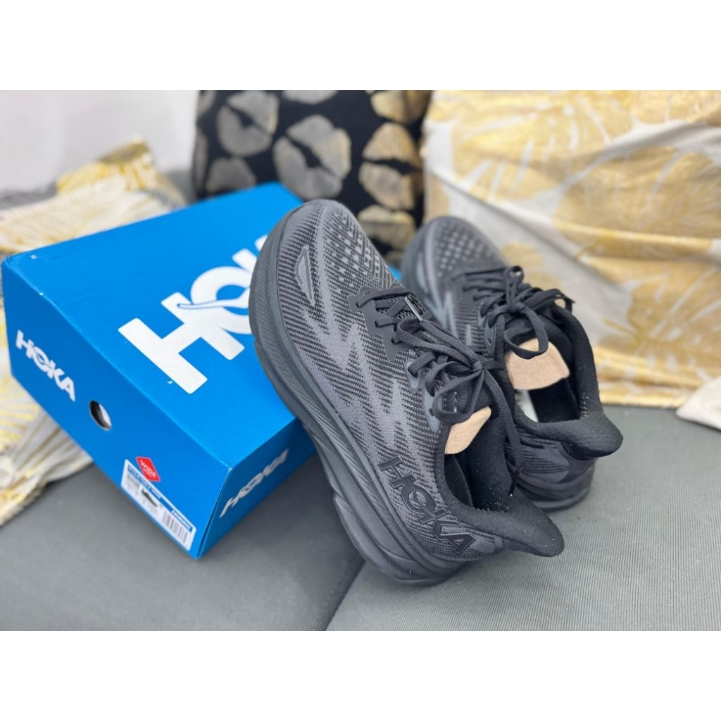 Sepatu HOKA Clifton 9 Wide size 42 like New 99%