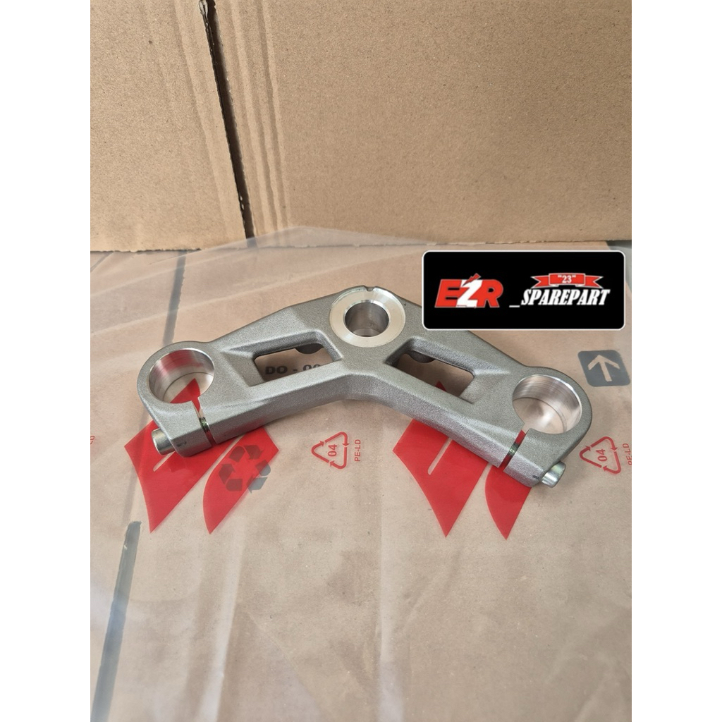 SEGITIGA ATAS GSX R TRIPLECLAMP SILVER ORIGINAL