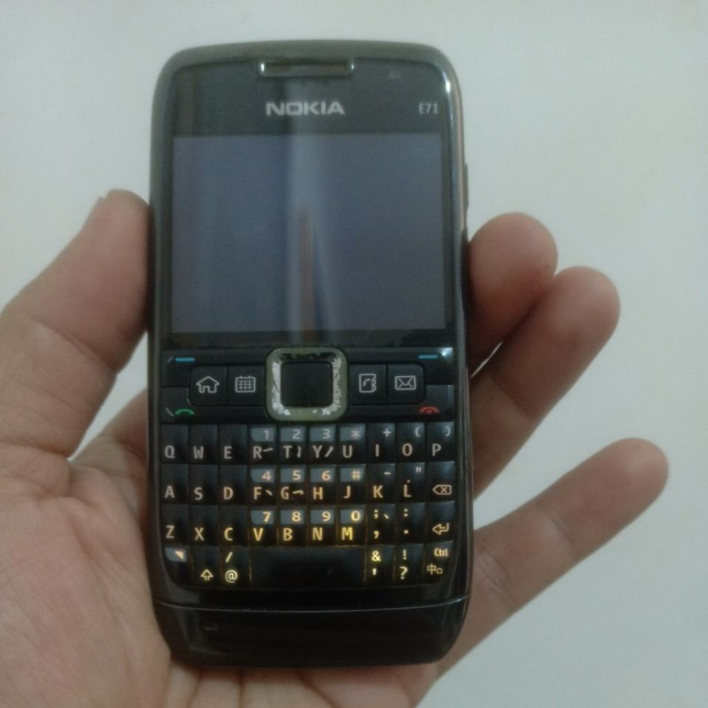 Nokia E71 bahan hidup mulus
