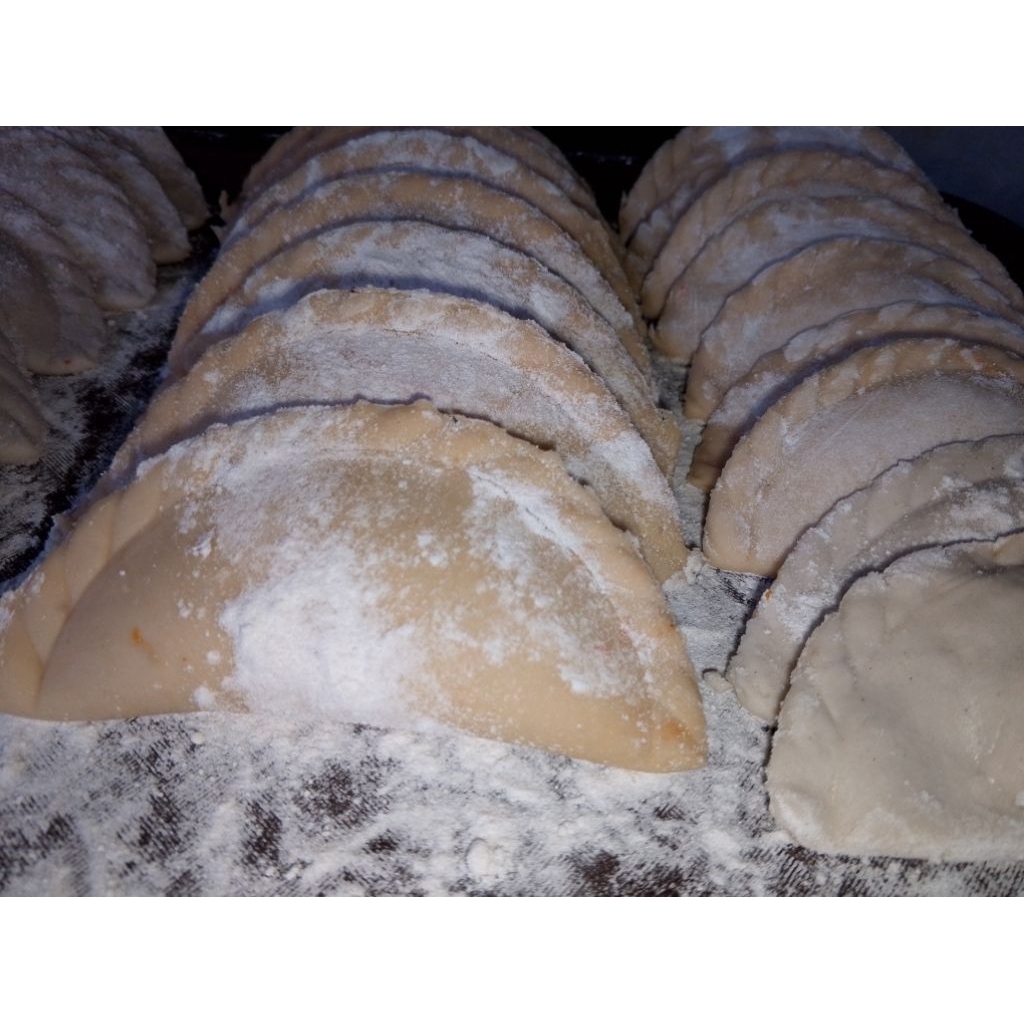 

cireng jumbo isi mix ( ayam,sosis,bakso, otak',sayur)