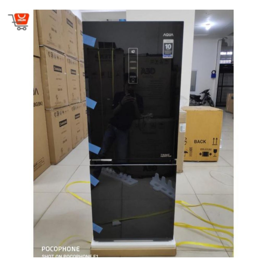 KULKAS 2 PINTU AQUA FREEZER BAWAH AQR320RBG(BK)