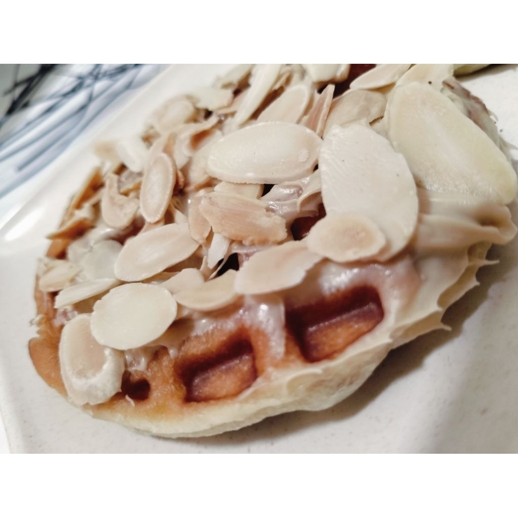 

Puri Donuts Waffle Tiramisu Almond