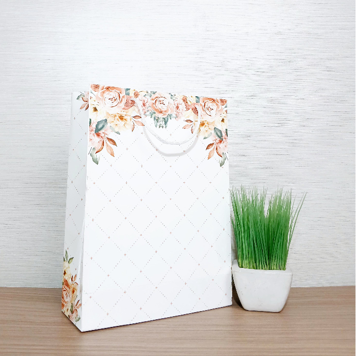 

Paperbag Motif Bunga Glossy Untuk Hajatan/ Hampers / Kado / Ulang Tahun / DLL Uk. 26 x 10 x 35 cm