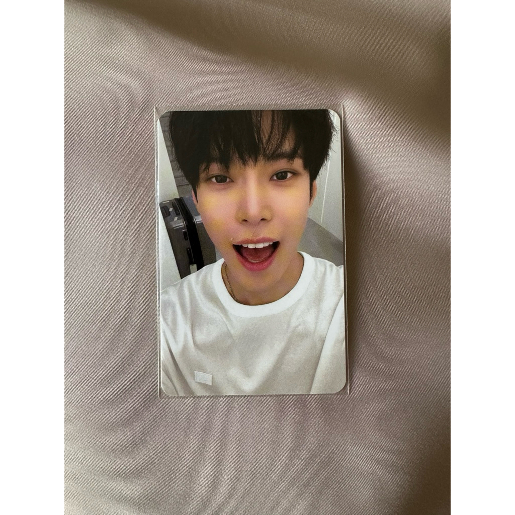 Doyoung photocard selca sg22 nct 127 season greating 2022 official