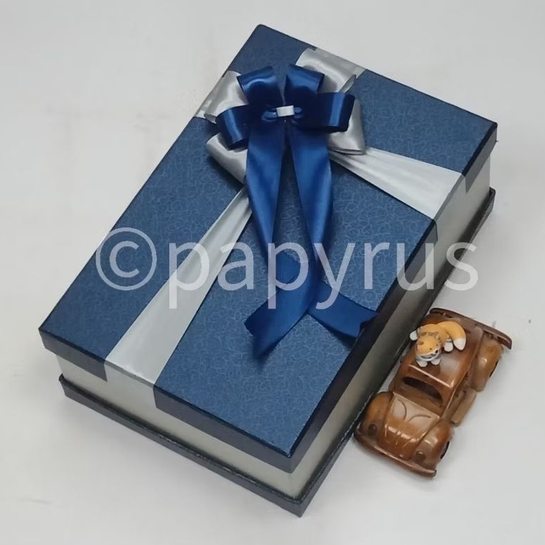 

PAPYRUS Sandwich 20x30 Tinggi 10cm Kotak Kado Gift Box Hadiah V3