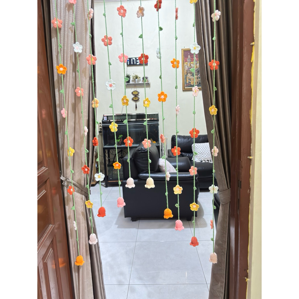 tirai rajut bunga lonceng oren