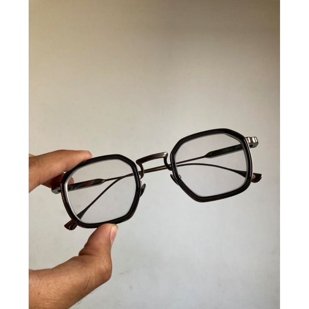 Kacamata vherkudara krhas